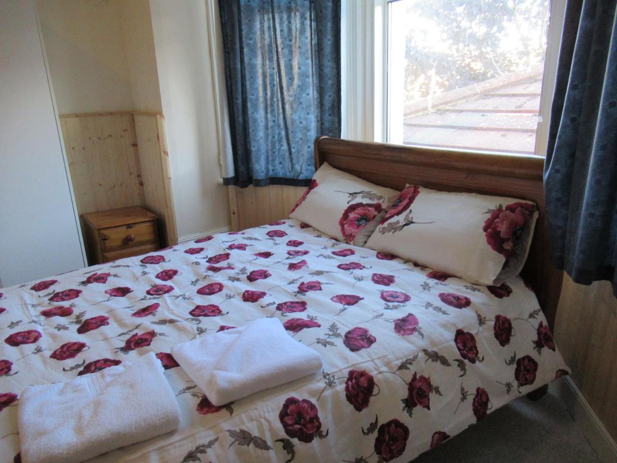Отель Lennard House Фолькустоун Экстерьер фото